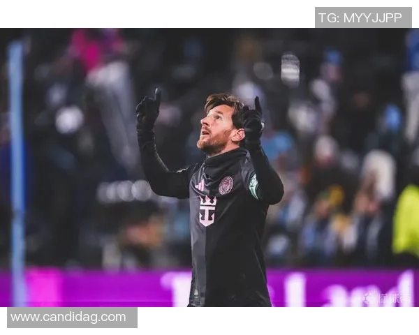 顶级足球明星的辉煌历程与影响力解析他们如何改变了现代足球的面貌